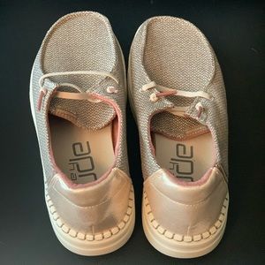 Hey Dudes Womens shoes.beige material with gold heel with some pink size 7.5